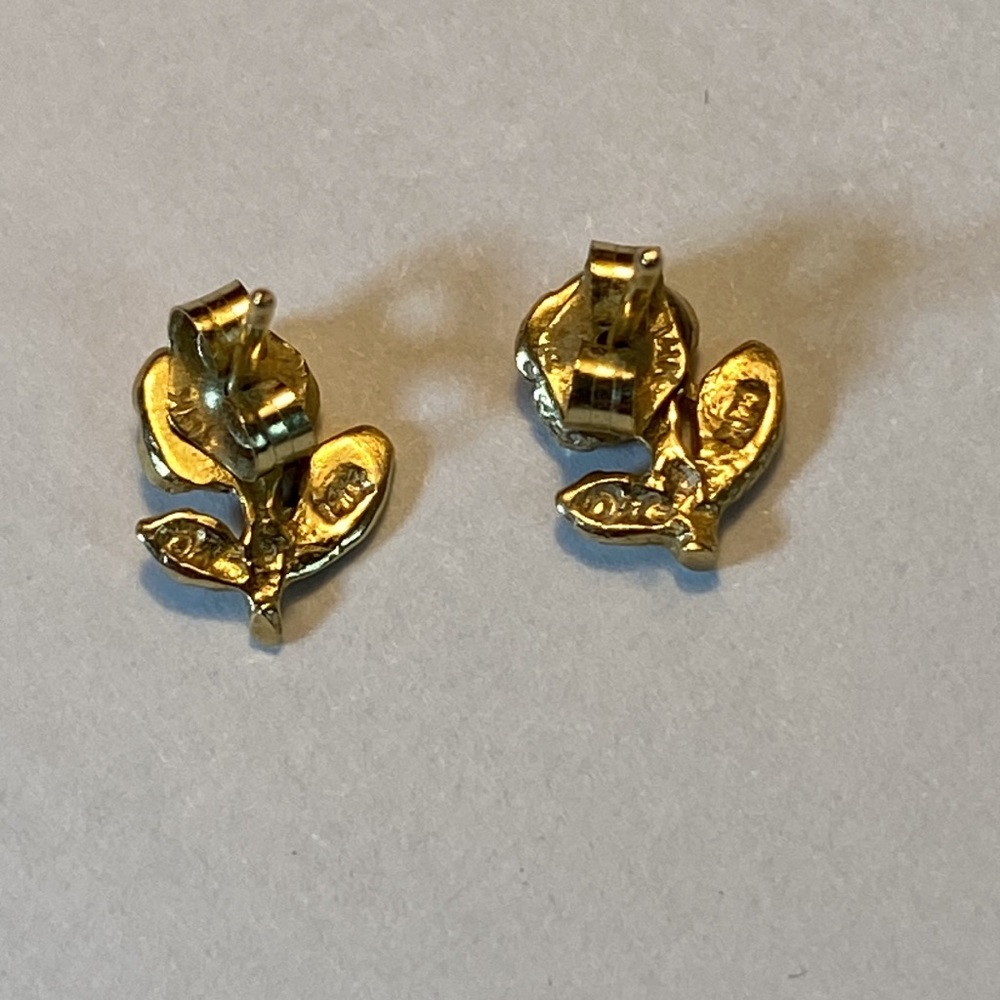 Vintage 14K Gold Delicate Rose Bloom Flower Stud Pierced Earrings - Picture 5 of 15